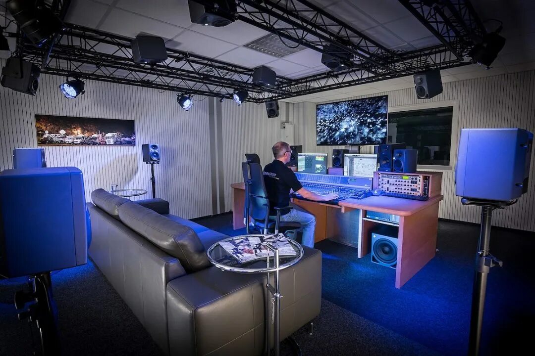 Atmos audio. Atmos studio. truehd atmos. звукозаписывающая студия долбиатнес. звукозаписывающая студия долби атмос.