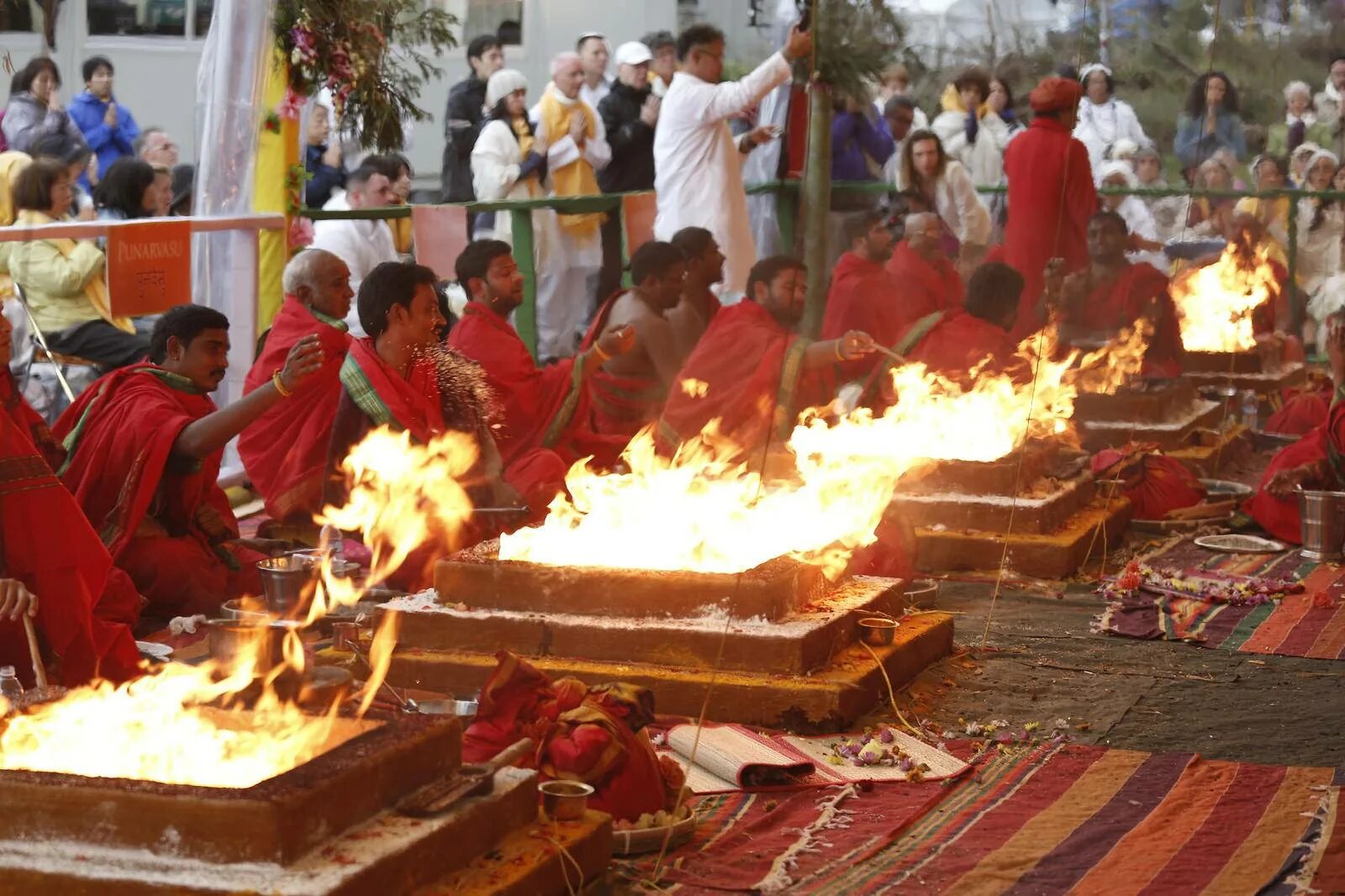 Ягья брахманы. Индуизм Огненная Ягья. Ритуалы индуизма Ягья. Ягья Индия. Культурный ритуал