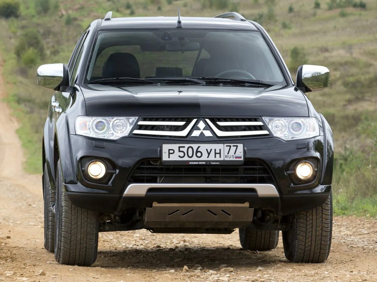 Паджеро спорт дилер. Mitsubishi Pajero Sport 2. Mitsubishi Pajero Sport 2013. Mitsubishi Pajero Sport 2 2013. Mitsubishi Pajero Sport (2g).