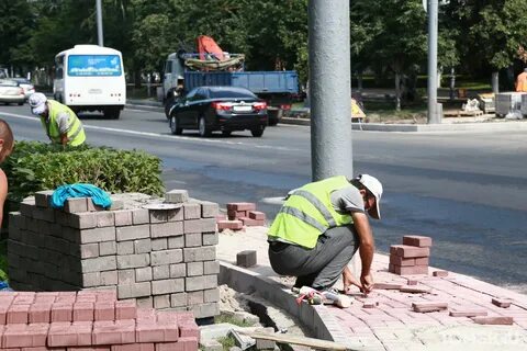 Разгрузка на тротуаре