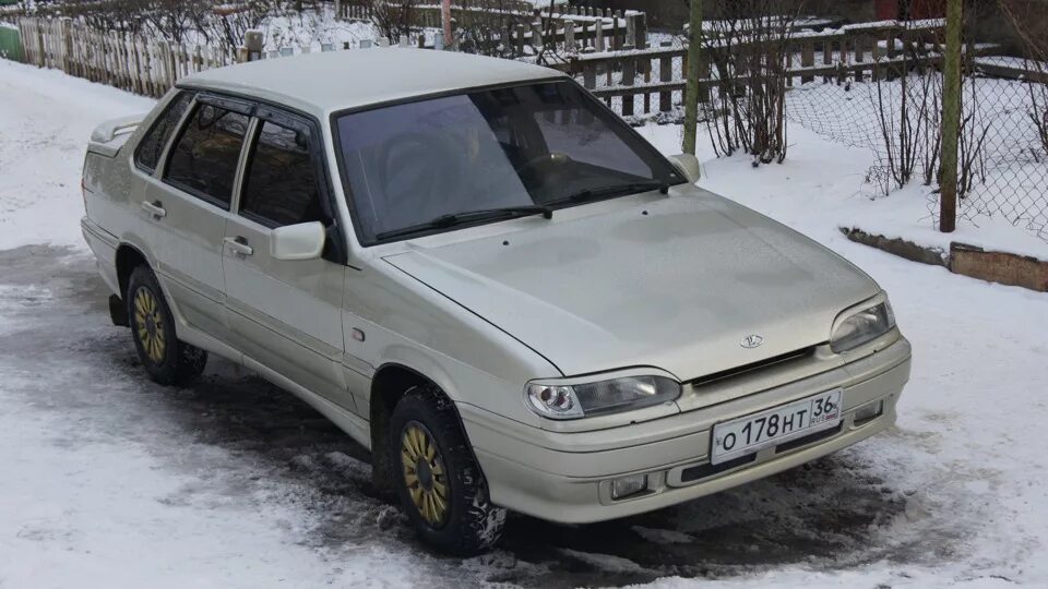 Авито ульяновск авто с пробегом ваз. Ваз 2115 авито ульяновском. Ваз 2115 цвет жемчуг. Машины армавир. Ваз 2114 2015 года.