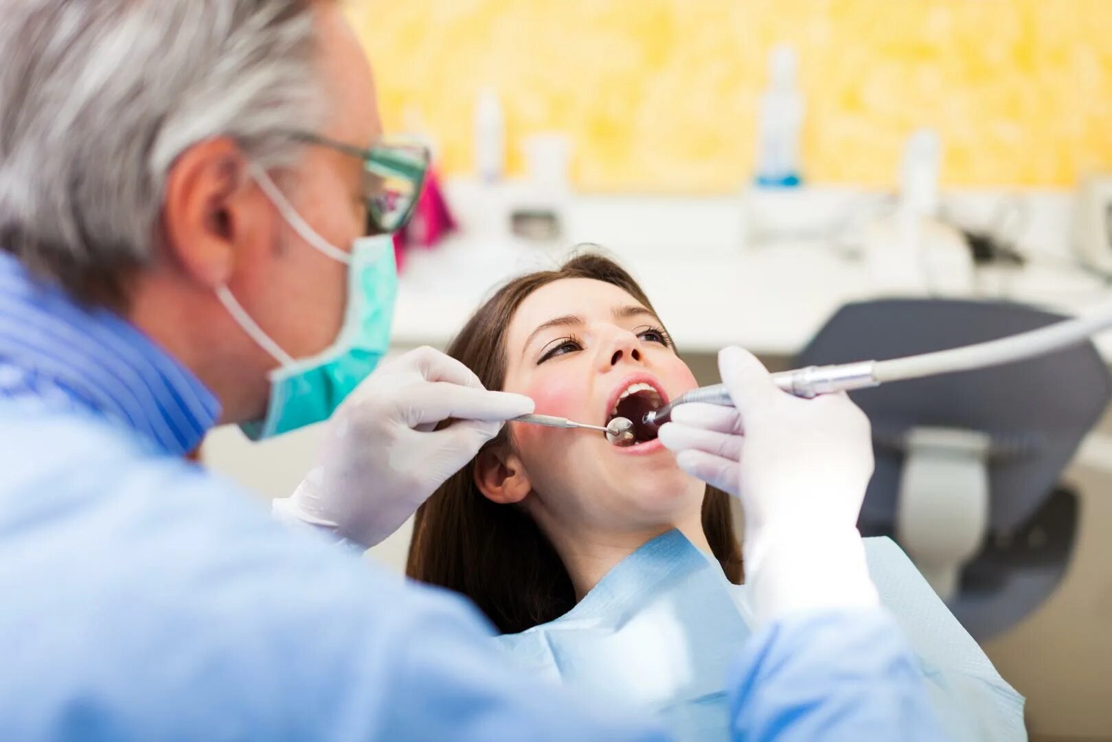 Лечение зубов цена отзывы. Терапия стоматология. Терапевтическая стоматология зубов. Зубы с кариесом стоматология.