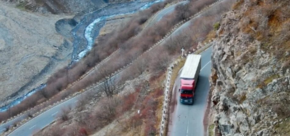 Армянам закрыли ларс почему. Верхний Ларс военно Грузинская дорога. Ларс Армения дорога. Дорога Ларс Тбилиси. Дорога в Армению верхний Ларс.