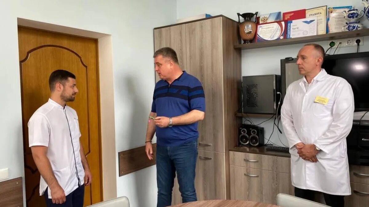 Главный врач симферопольской клинической больницы. Главврач крыма. Главврач крыма. Главный врач симферопольской клинической больницы. Главный врач симферопольской клинической больницы.