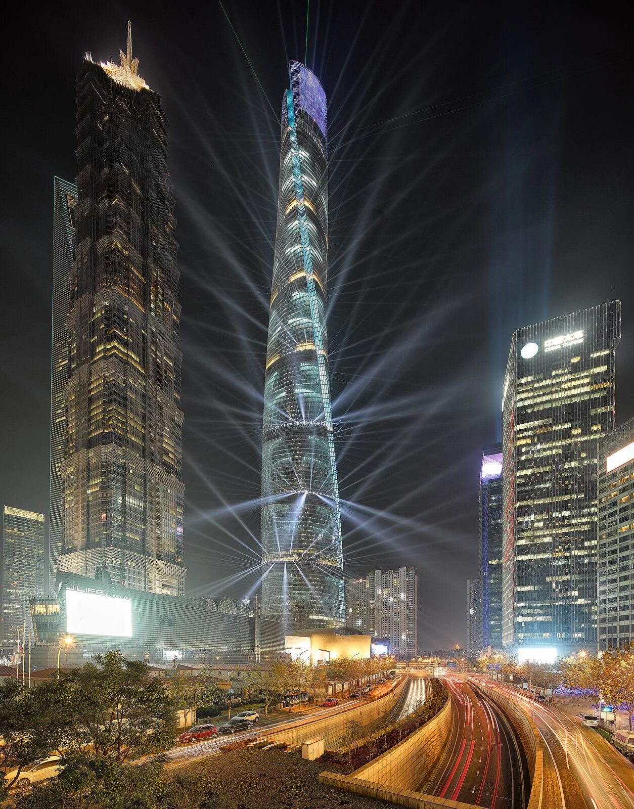 Шанхай небоскребы. Шанхайская башня (Shanghai Tower). Шанхай башни высотки. Шанхай ТОВЕР небоскреб. Башня Шанхай Тауэр (Шанхай).