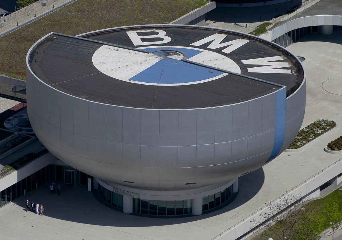 BMW Tower BMW four-cylinder or BMW tower located in Munich. Flickr