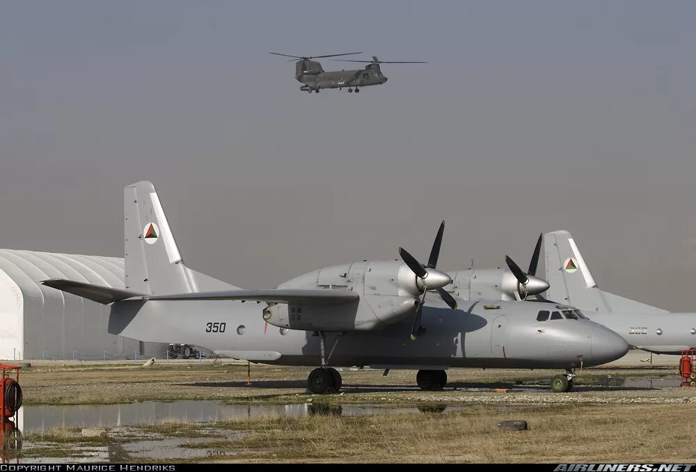 Нато 32. АН-32 военно-транспортный самолёт. АН 32 обои айфон.