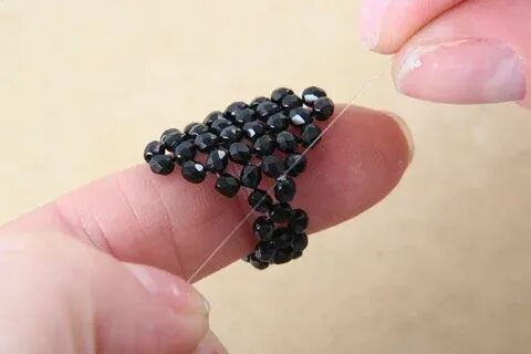 Колечки из бисера черный