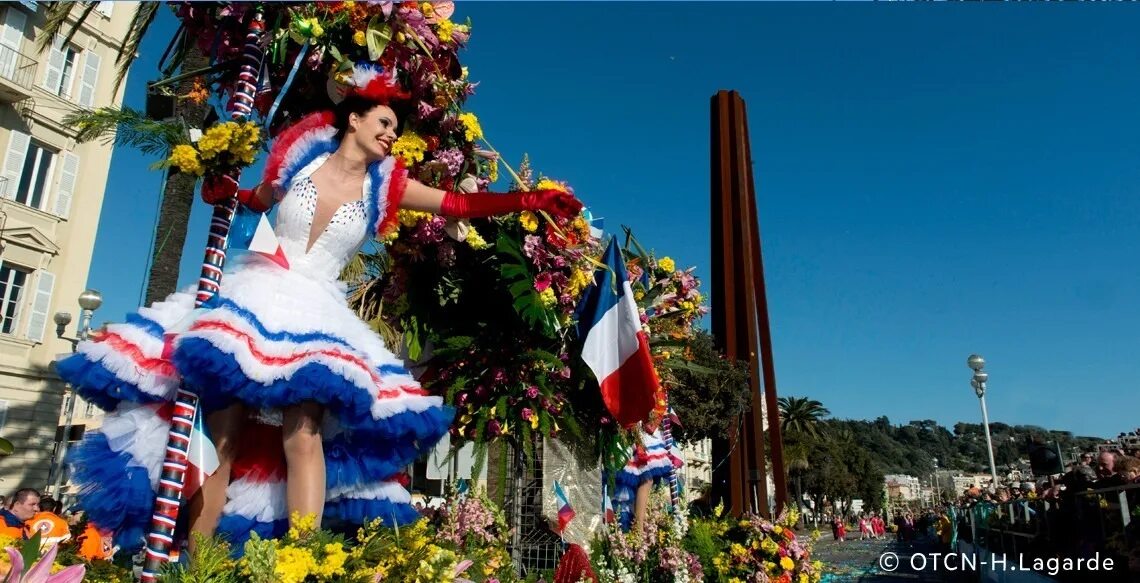 Праздник взятия бастилии во франции. Карнавал во франции. French holidays. Париж праздник. Парад во франции в честь взятия бастилии.