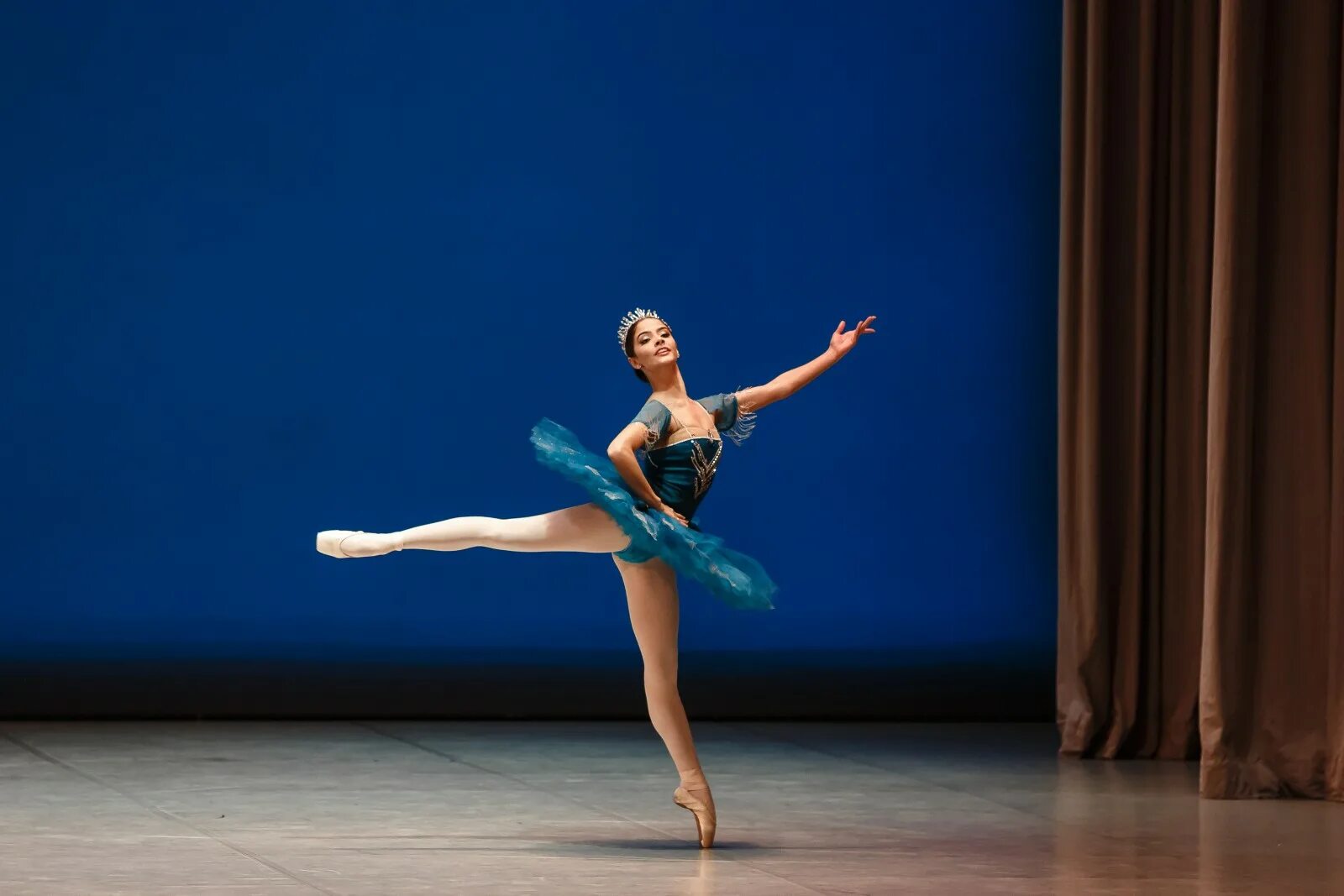 камилла мацци балерина. арабеск балерина аттитюд балерина. Arabesque балет. аттитюд аллонже. балетный арабеск.