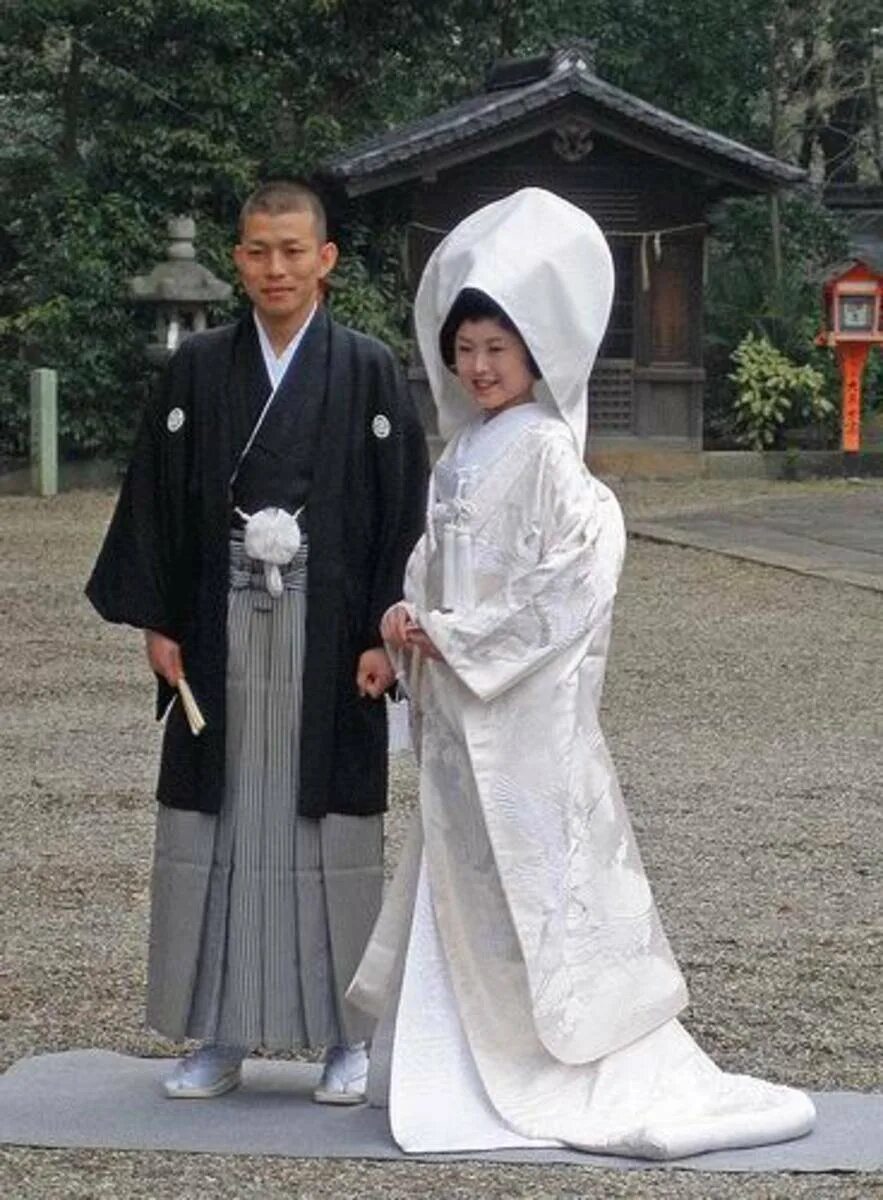 Японский свадебный наряд. Японская свадьба. Японский свадебный костюм. Традиционный свадебный наряд в Японии. Японский жених