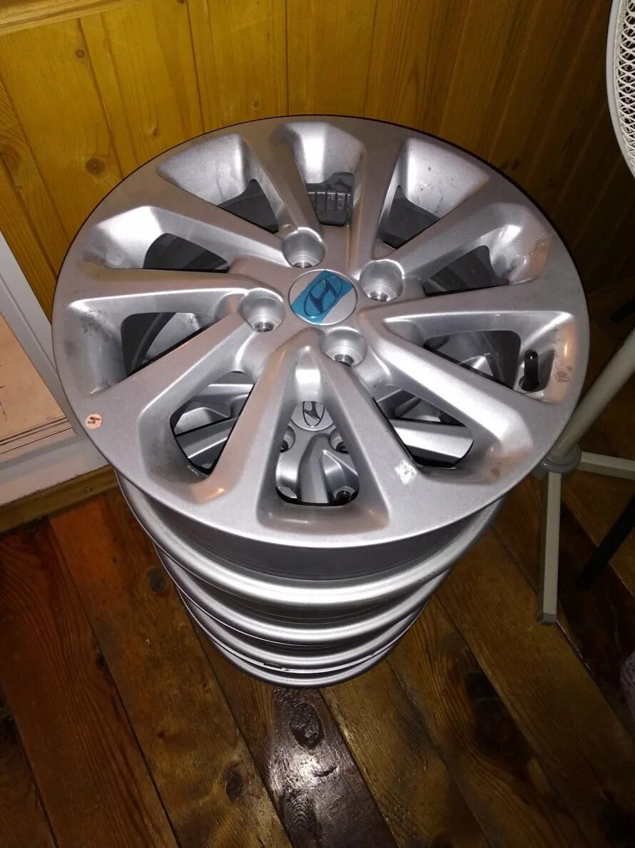 Диски солярис r15 оригинал. Колпаки r15 hyundai solaris 2. колеса hyundai solaris r16. hyundai solaris литые диски r16. оригинальные диски хендай солярис r15.