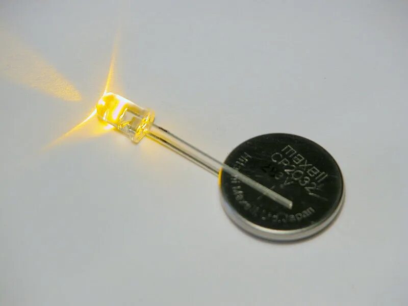 Светодиод на 8-9 вольт. Фонарик из диода и батарейки. 5 вольт. 5 вольт. Светодиод от одной батарейки 1.