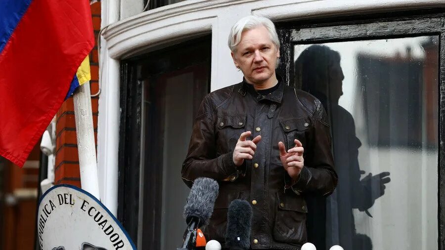 Ассанж в посольстве. Джулиан ассанж. джулиан ассанж (julian assange). джулиан ассанж 2012. джулиан ассанж арт.