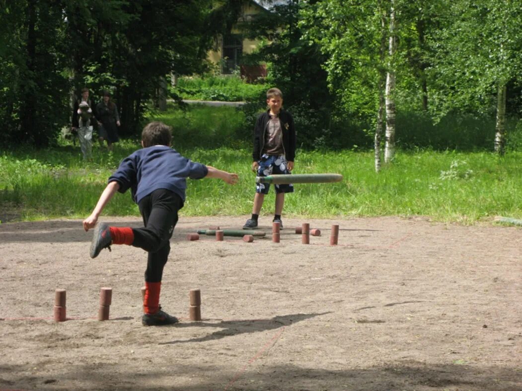 Игра городки. Спортивная игра городки. Что такое городошный вид спорта.