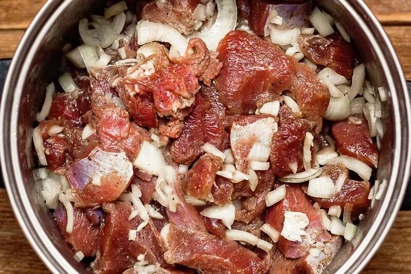 Как замариновать мясо в луке. Маринованное мясо собаки. в чем мариновать мясо. маринованное мясо ежа. как замариновать мясо собаки.