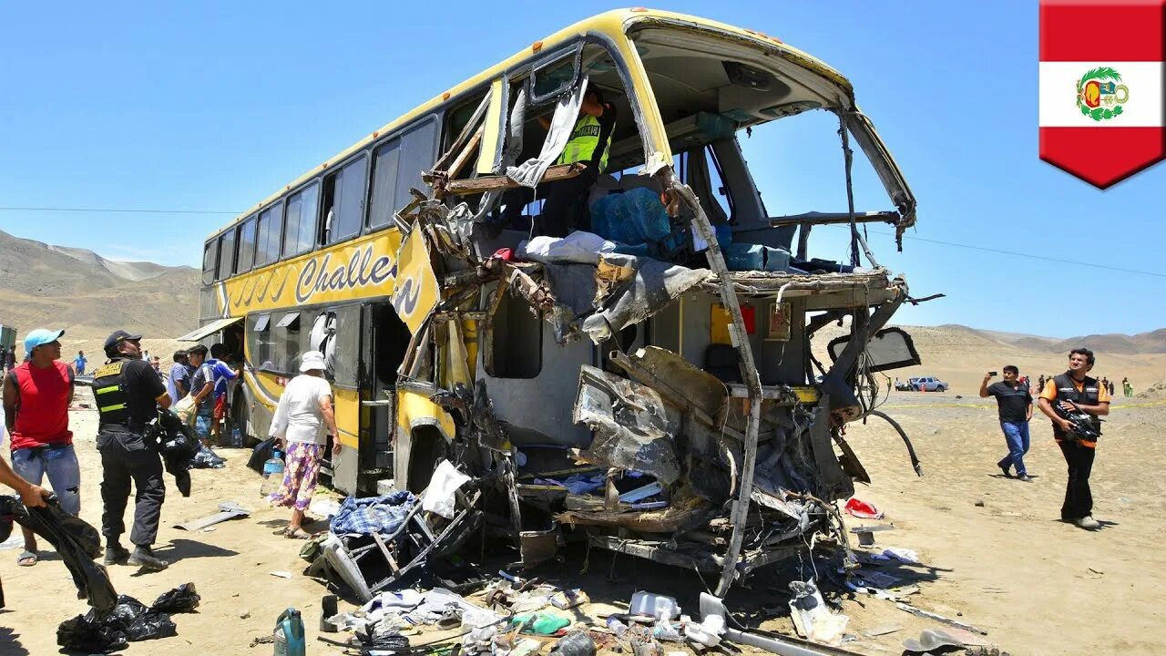 Bus crashes. Лобовое столкновение автобус. Автобусы в Перу. Обшарпанный автобус Перу. Новости автобус в Перу.