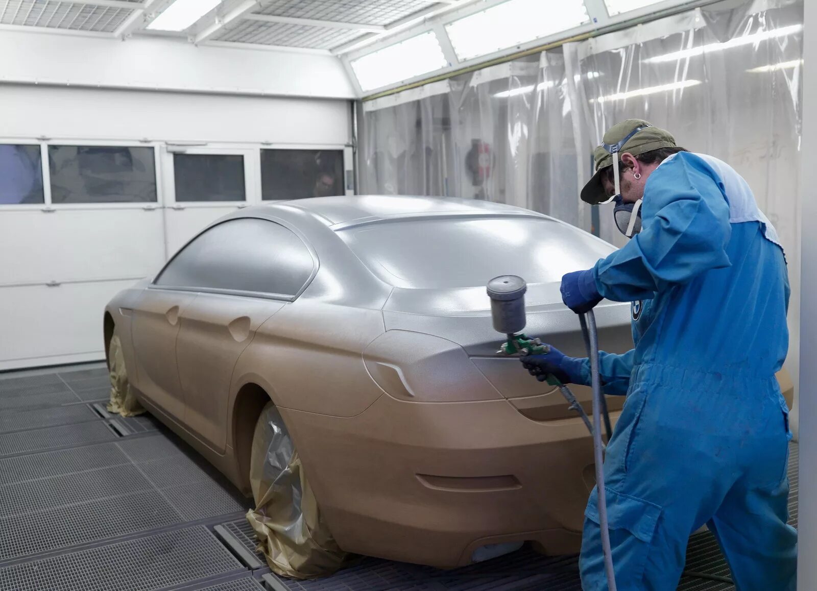 Авто нанесение краски. Автопокраска автомобиля. Покраска машины. Окрашивание автомобиля. Авто нанесение краски.