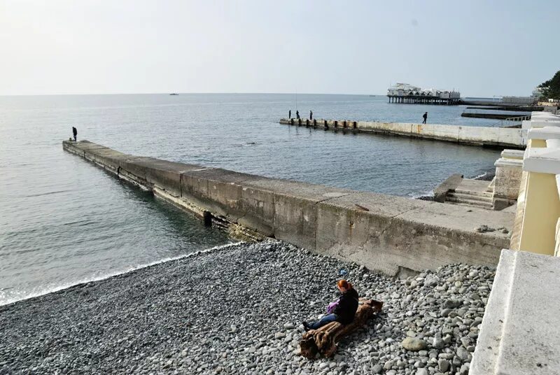 Бургас пляж адлер волнорезы. Адлер пляж волнорезы. Волнорезы в адлере. Волнорезы в сочи на пляже. Волнорезы в сочи на пляже.