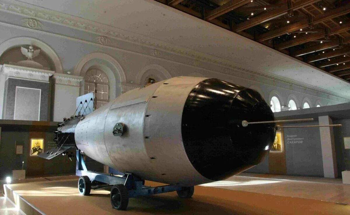 Оружие сильнее ядерного. Ан602 царь-бомба. Царь-бомба (ан602) – 58 мегатонн. Термоядерная бомба ан602 ("Кузькина мать"). Термоядерная бомб ан602 (царь-бомба).