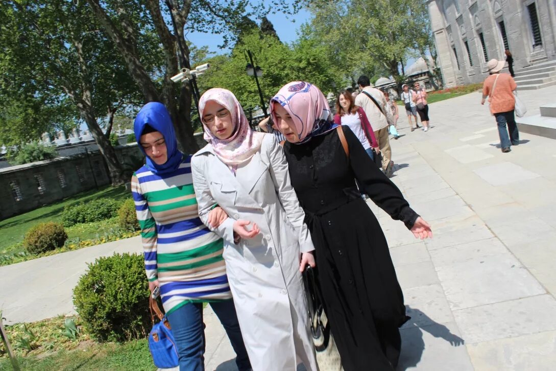 мидият турция. турецкий флаг анталия. турция в 20 веке. флаг турции на улицах. турецкий флаг анталия.