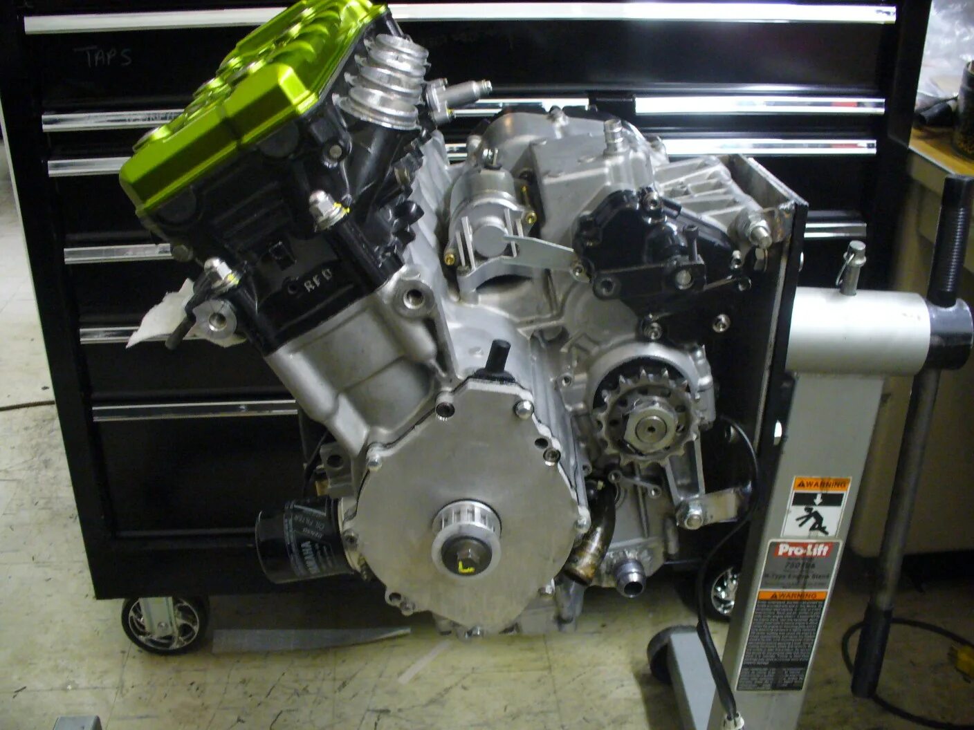 Купить двигатель в ремонт. Yamaha YZF-r1 двигатель. Yamaha r1 engine. YZF r1 1998 мотор. Двигатель Ямаха р1 2000.