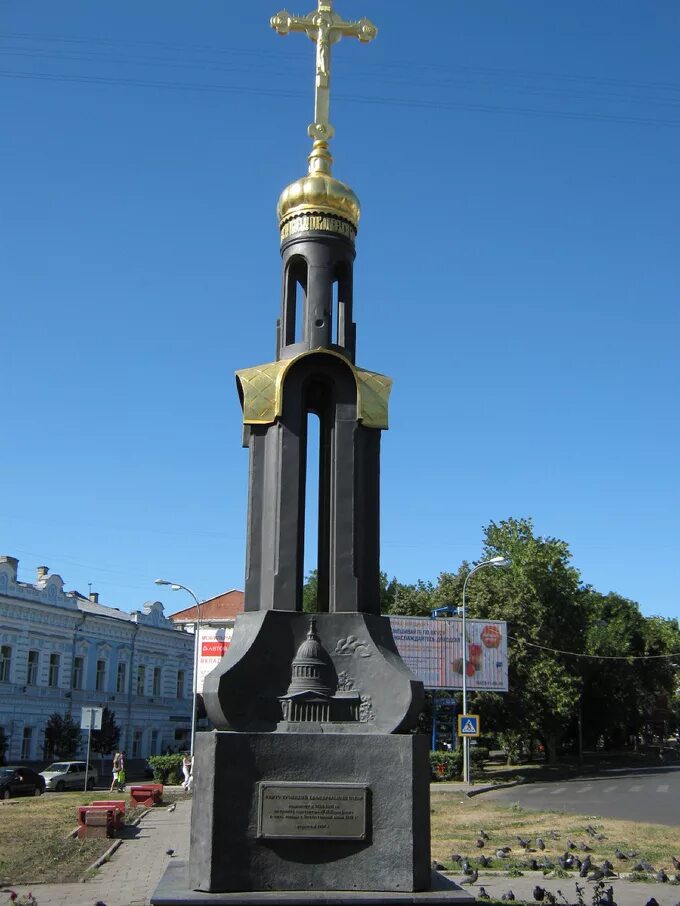 Россия город ульяновск памятники. Примечательности в Ульяновске. Памятники Ульяновска. Памятники города Ульяновска. Ульяновск достопримечательности города.