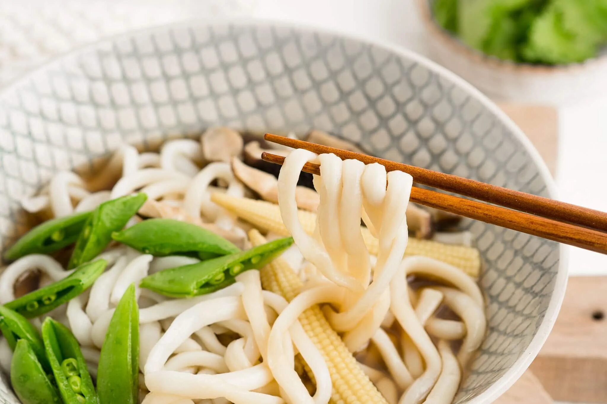 Udon noodle bar. Удон Нудлс. Лапша рамен пшеничная. Wok удон. Японская лапша удон.