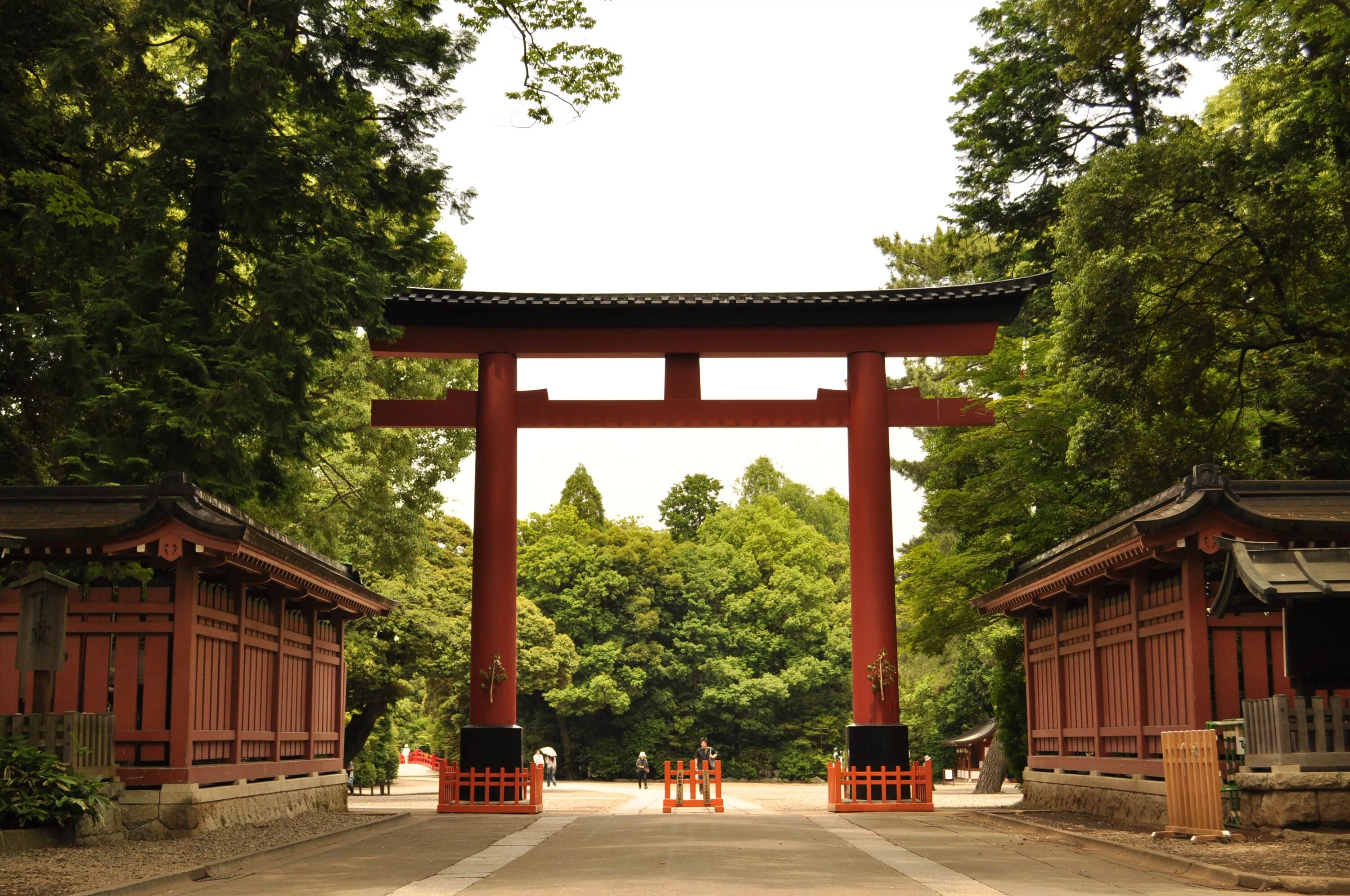 Shrine перевод. Храм Хикава. Shinto Shrine Archway. Синто за пределами Японии. Miura Shrine.