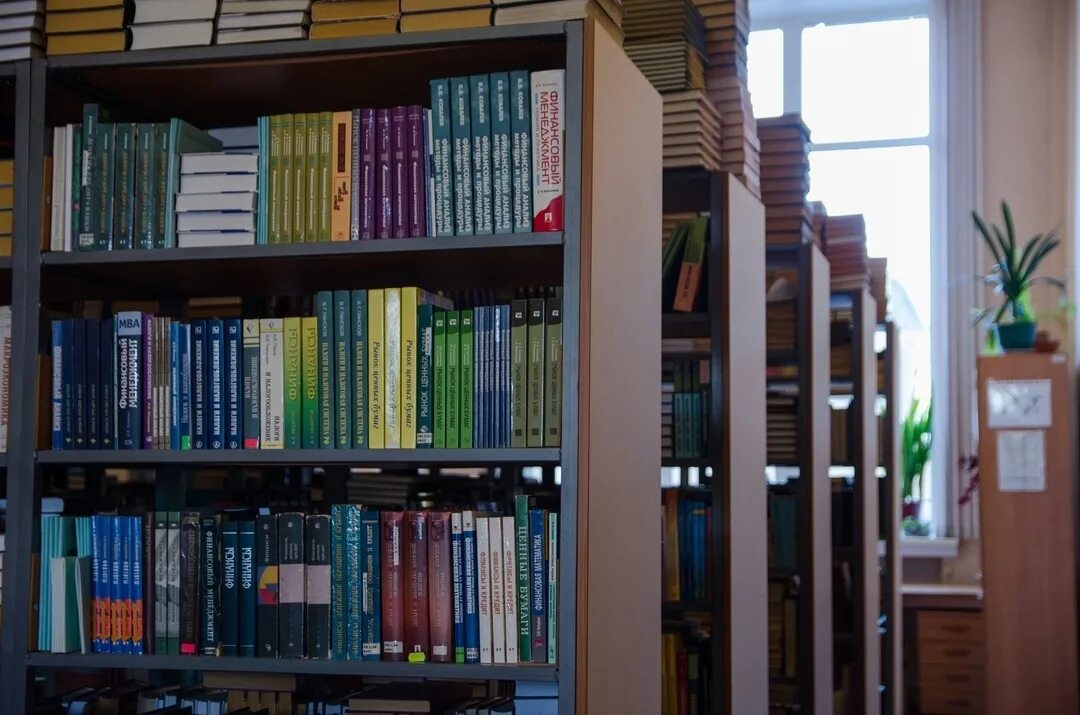 Соберем книги донбассу. Донбасс библиотека разбомбленная книги. Сбор книг для библиотек. Книги детям донбасса. Много детских книг.