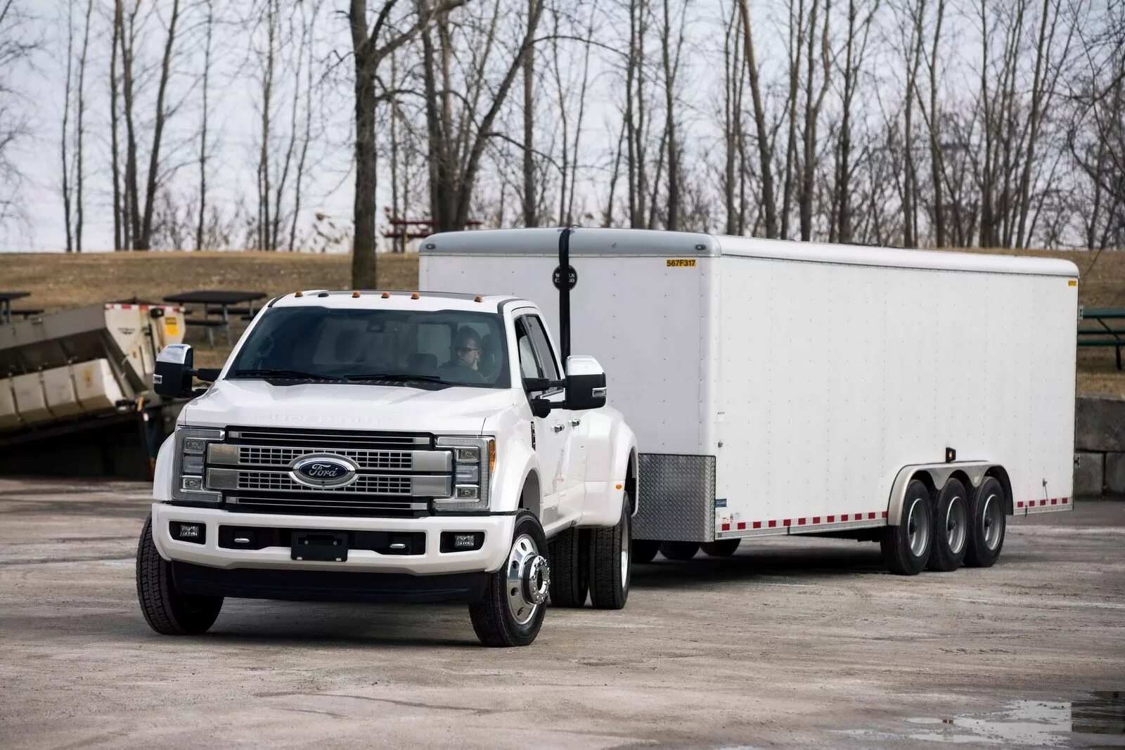 Ford f350 с полуприцепом. Ford f350 с прицепом. Седельный тягач Ford f-350. Pickup Truck Ford f350.