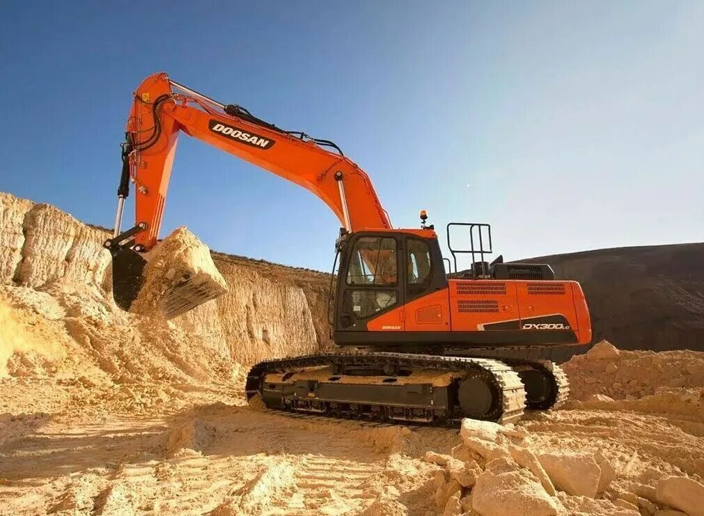 Doosan dx300lca. Дусан 300 экскаватор гусеничный. Гусеничный экскаватор Doosan dx300lca. Дусан гусеничный dx300lca. Досан экскаватор