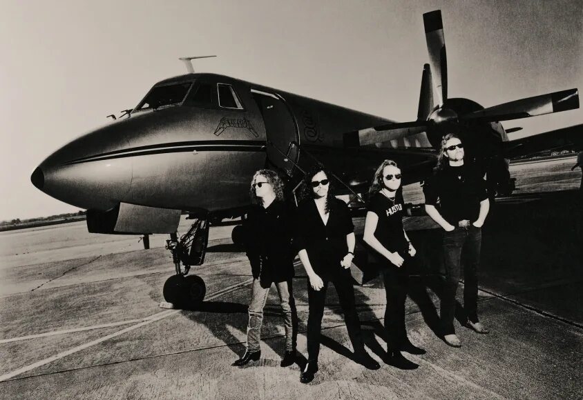 Группа самолет песни. Metallica Ross Halfin. Самолет группы металлика. Группа Metallica в самолете. Группа самолет.