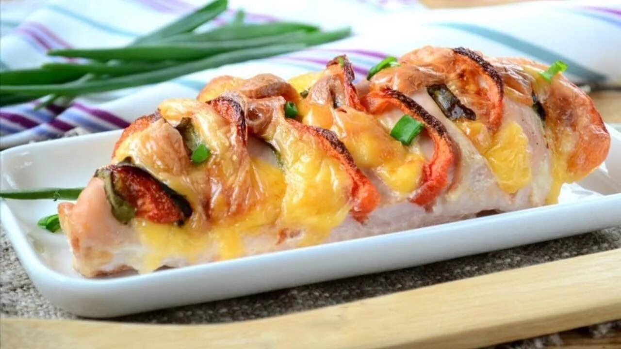 Блюда из курицы в ресторане. Блюда из куриной грудки. блюдо из гусиной грудки. горячие блюда из курицы. блюда из филе курицы.