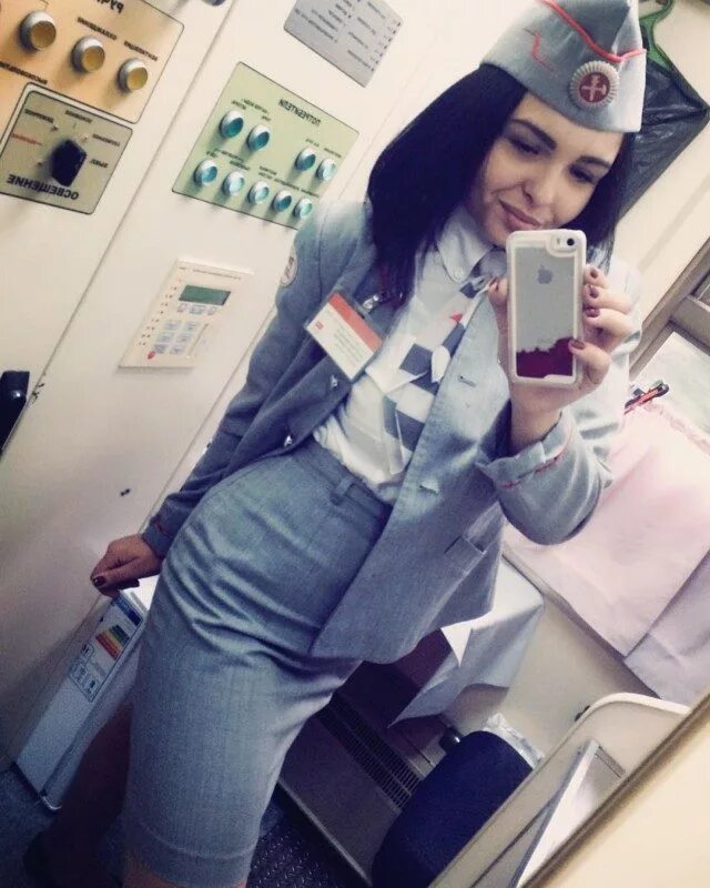 Работница ржд кот. Красивые девушки железнодорожницы. Красивые работницы ржд. Проводник пассажирского вагона. Самые красивые проводницы ржд.