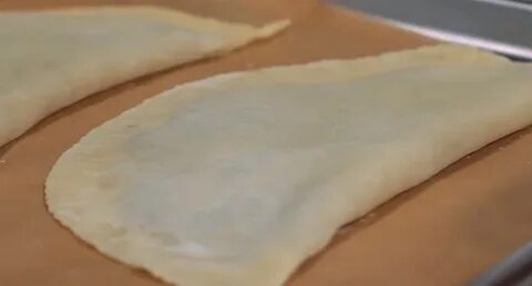 Чебуреки из слоеного теста в духовке