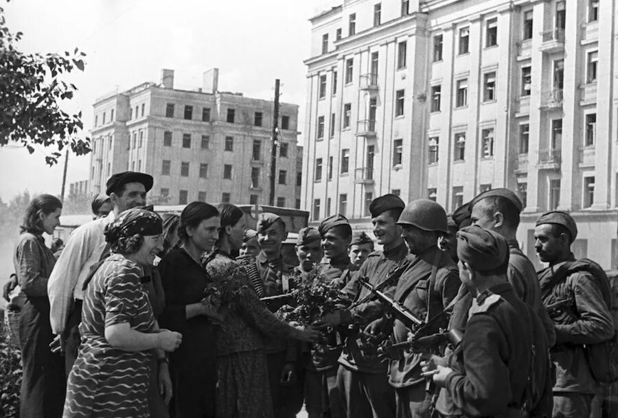 Освобождение. Освобождение советскими войсками Минска, 1944г.. Освобождение Могилева в 1944. Освобожденный Минск 1944. Освобождение Минска Великая Отечественная война.