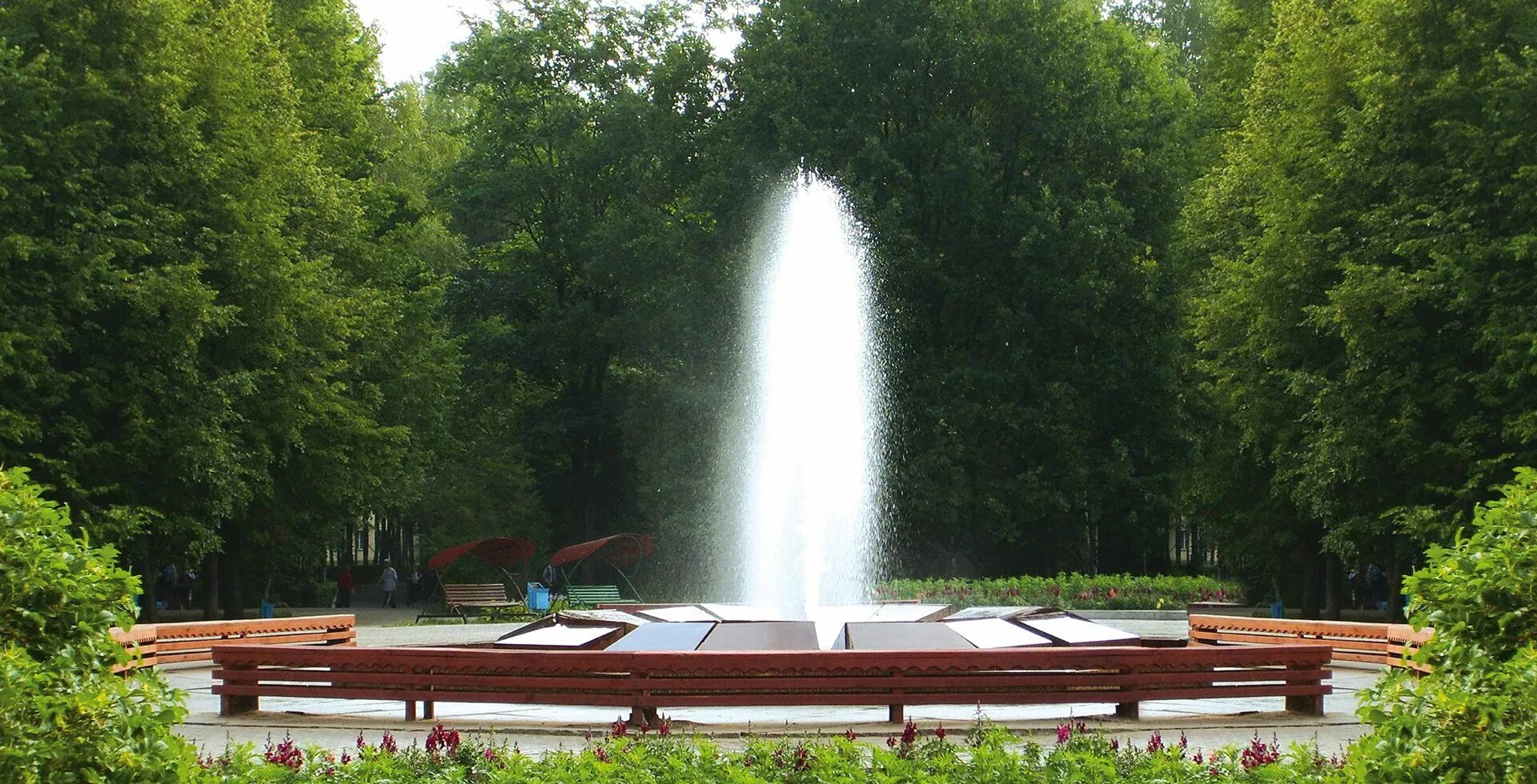 Курортный парк старая русса. Старая русса бальнеологический курорт. Русс парк. Русс парк. Парк победы старая русса детская площадка.