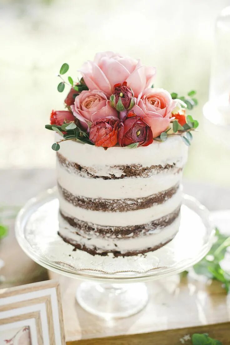 Fresh cakes. Торт с цветами. Украшение торта цветами. Торт украшенный цветами живыми. Стильный торт.