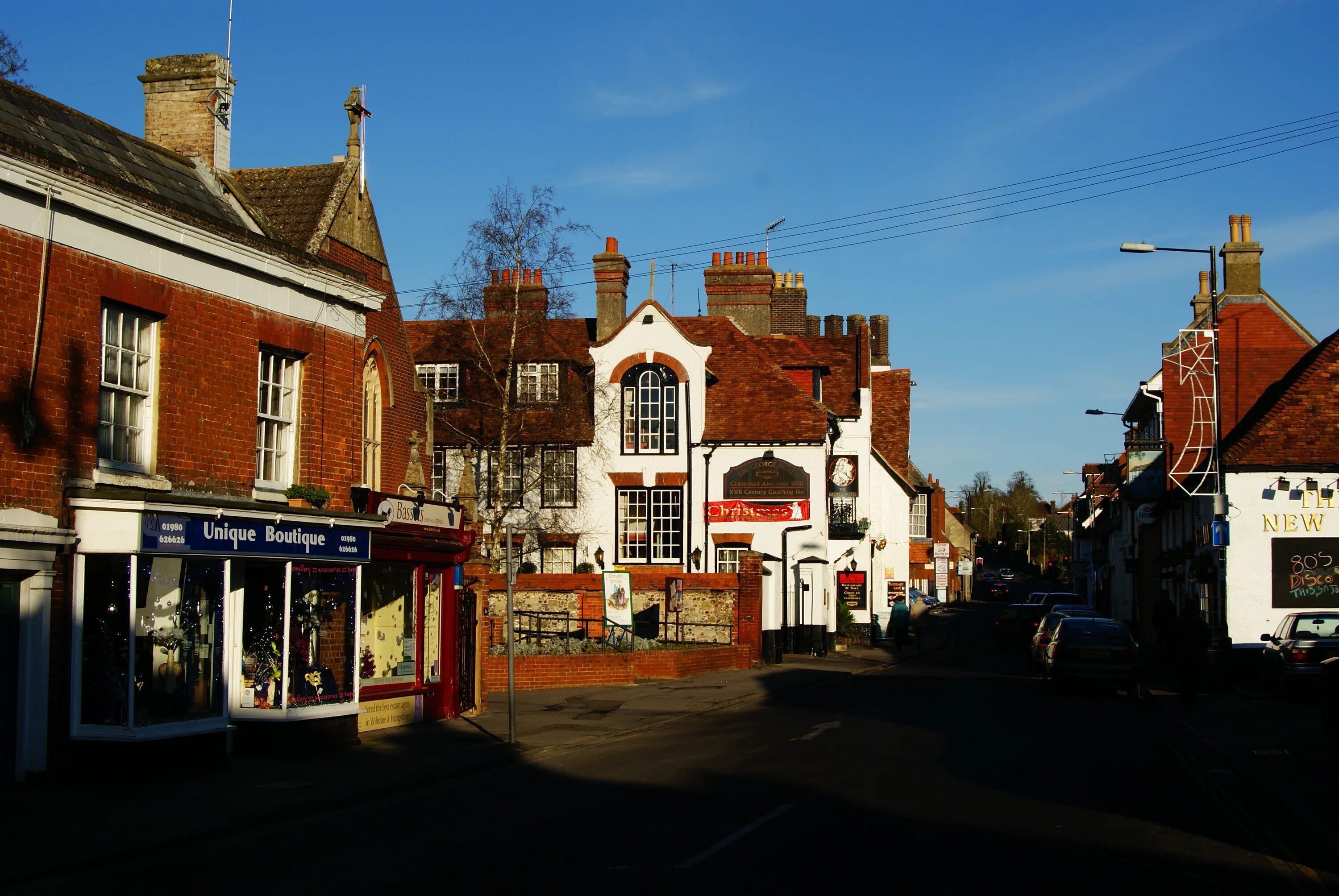 Эймсбери Великобритания. Amesbury. Эймсбери фото города. Эймсбери Англия картинка.