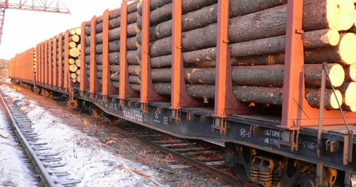 Погрузка лесных грузов. Вагоны с лесом. погрузка лесоматериалов. погрузка леса в вагоны.
