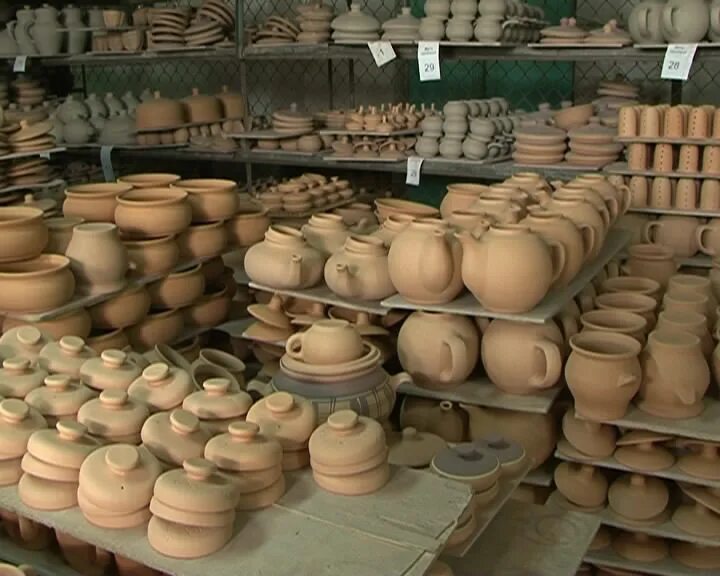 Фабрика художественной керамики борисовка. Борисовская керамическая фабрика белгородская область. Борисовская керамика экскурсии. Борисовская керамика белгородской области. Завод керамики борисовка.
