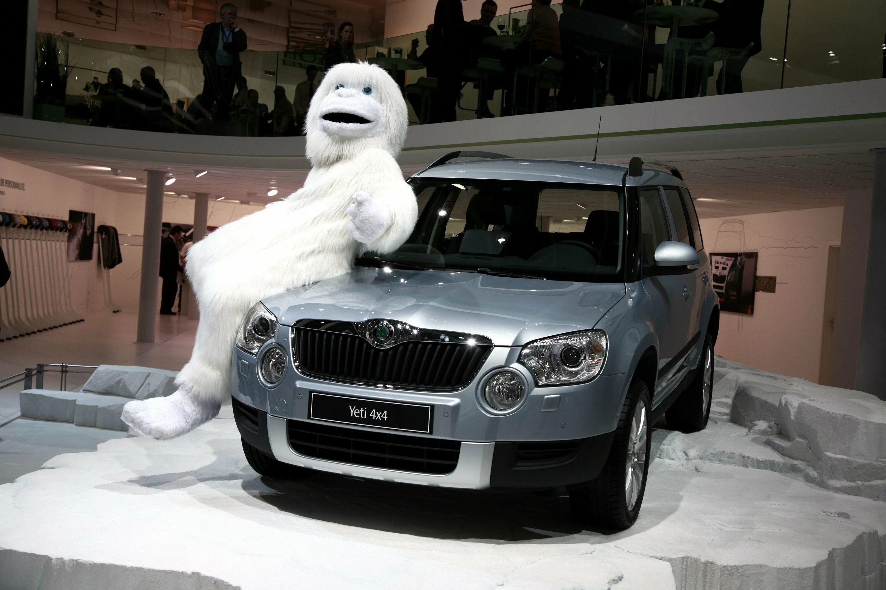 Йети канаш. Шкода йети со снежным человеком. Йети канаш. Йети нахабино. Шкода етти 2010.