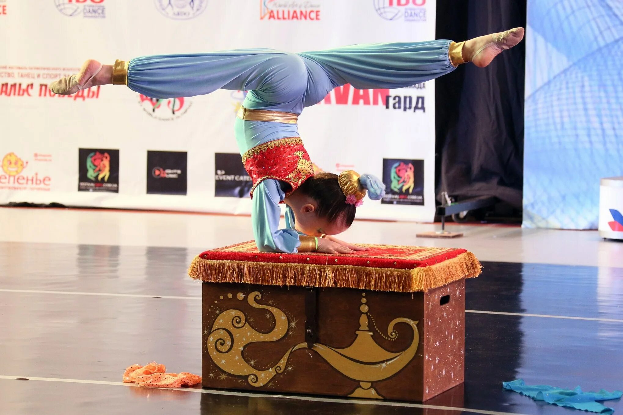 чир джаз двойка поддержки. архангельск бодибилдинг девушки. огни москвы орто 6 марта. турнир по современным танцам. танцы волгодонск.