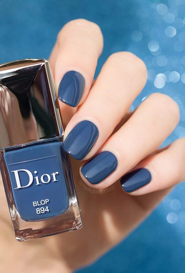 Лак для ногтей дизайн 2025. Dior nail polish. лак диор 319. dior blop лак. диор лак 2025.