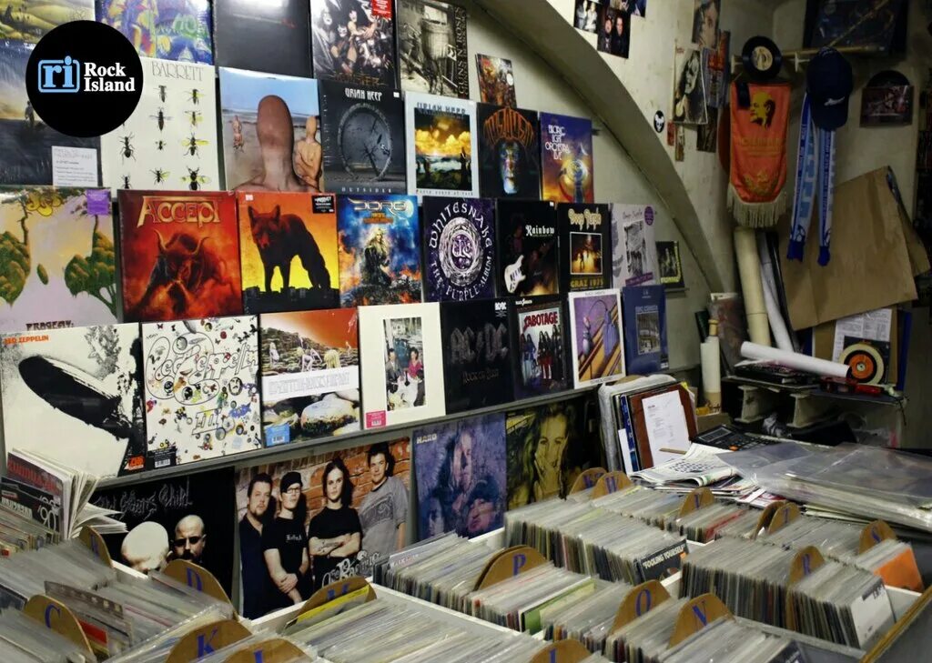 санкт-петербург магазин рок остров кирочная 8. магазин рок атрибутики марьина роща. санкт-петербург кирочная улица 8 рок-остров. санкт-петербург магазин рок остров кирочная 8 фильм брат. рок магазин екатеринбург.