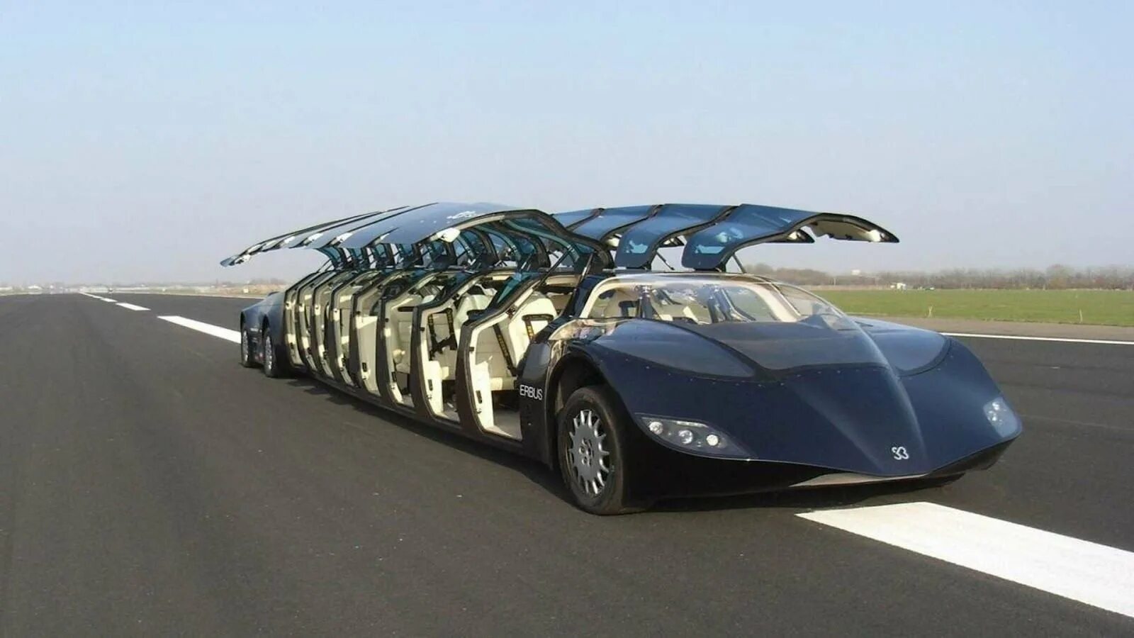 Чего бывает 3 в мире. Автобус Wubbo Superbus. Wubbo Superbus (ОАЭ). Лимузин Бугатти. Необычные машины.