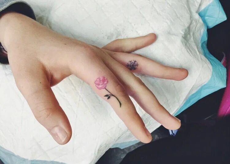 Rose finger