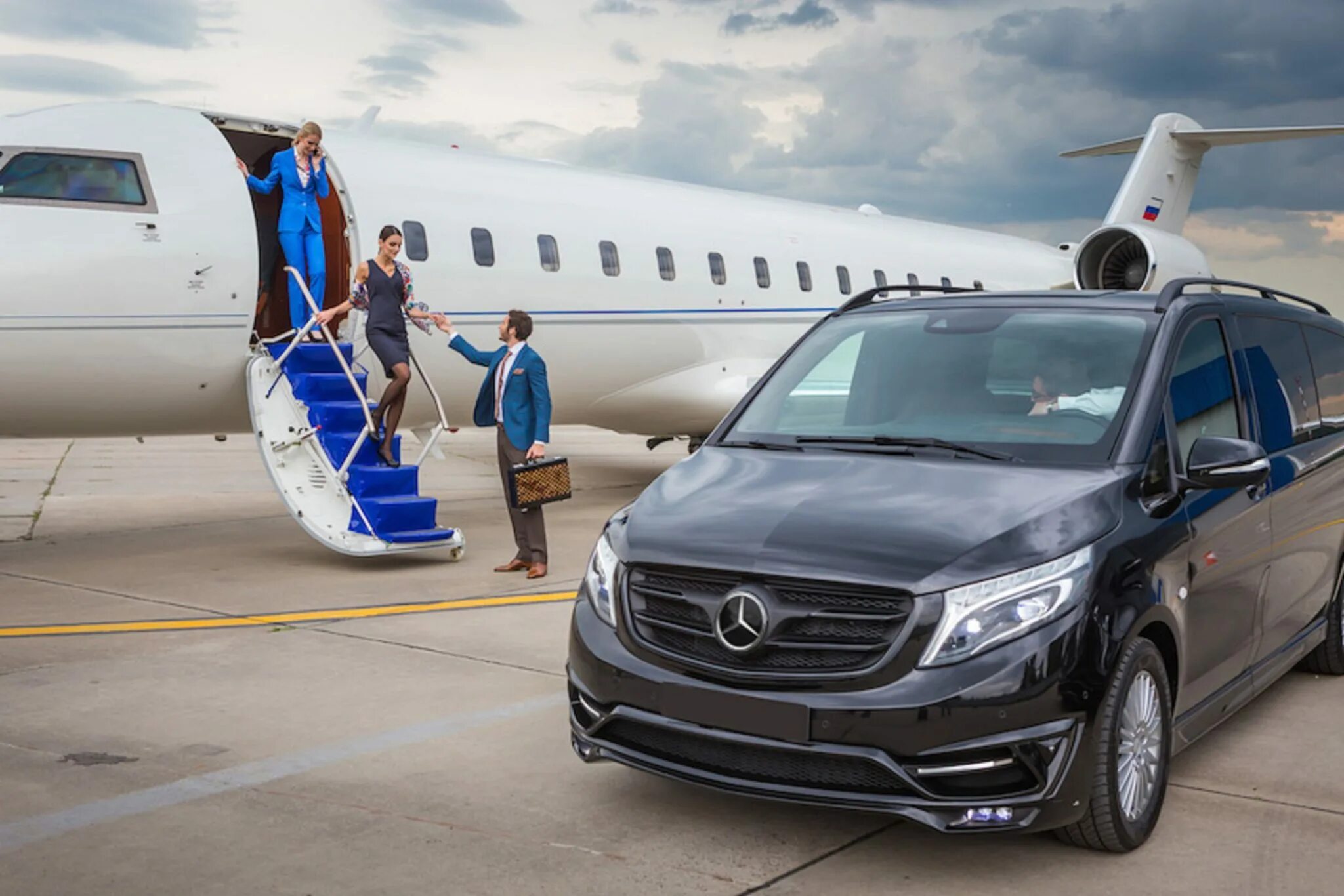 Открытый трансфер. Mercedes-Benz v-class Business Jet. Mercedes v class Business Jet. Mercedes Benz Business Jet. Трансфер Мерседес Вито аэропорт.