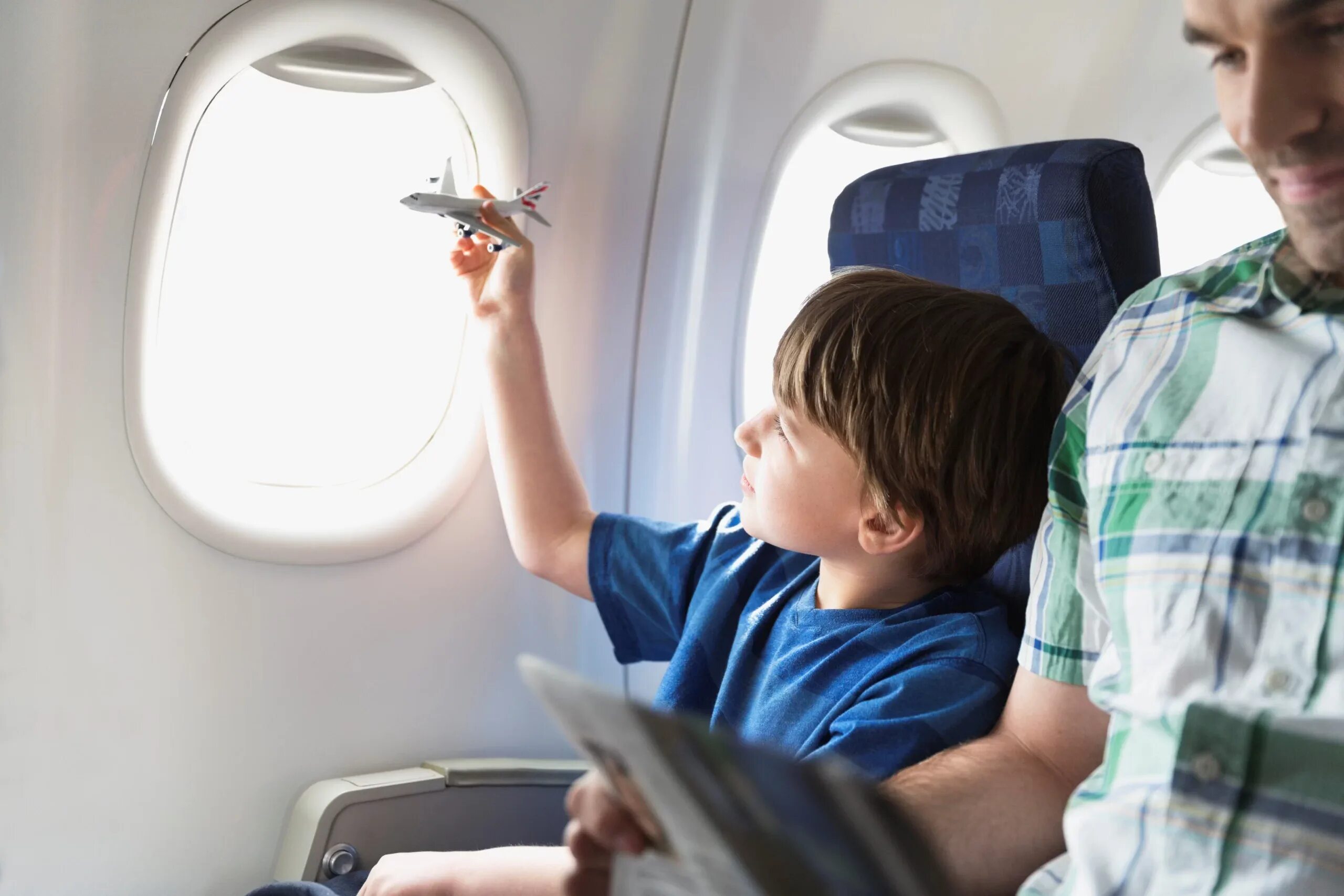 Самолет для детей. Путешествие с детьми. Дети путешествуют. Путешествие на самолете для детей. Kids travel